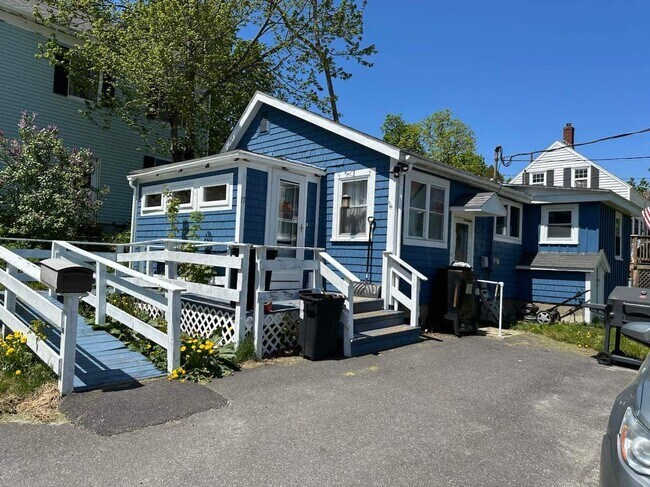 Building Photo - 17 Hinckley St