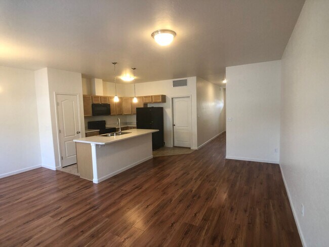 Foto del edificio - 3 Bedroom 2 1/2 Bath Townhome with Garage