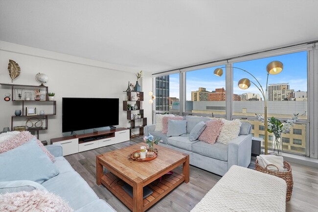 Photo - 330 W Diversey Pkwy Apartment