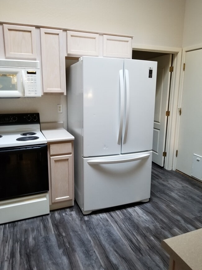 Building Photo - Townhome- Cottonwood Commons Community