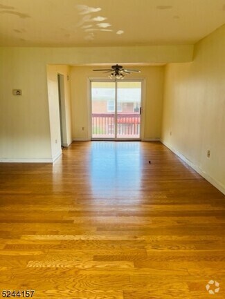 Building Photo - 69 Fox Hill Dr