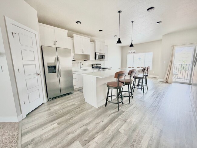 Building Photo - Beautiful 3-Story Townhome | 4 Bedrooms | 3 Baths | 2-Car Garage | Hyrum, Utah