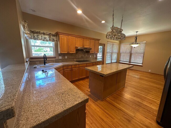 Foto del edificio - 7640 Lonergan Ct