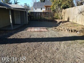 Building Photo - 1429 E Main St