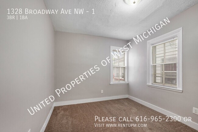 Building Photo - Available Now | 3 Bedroom 1 Bath Aparment ...