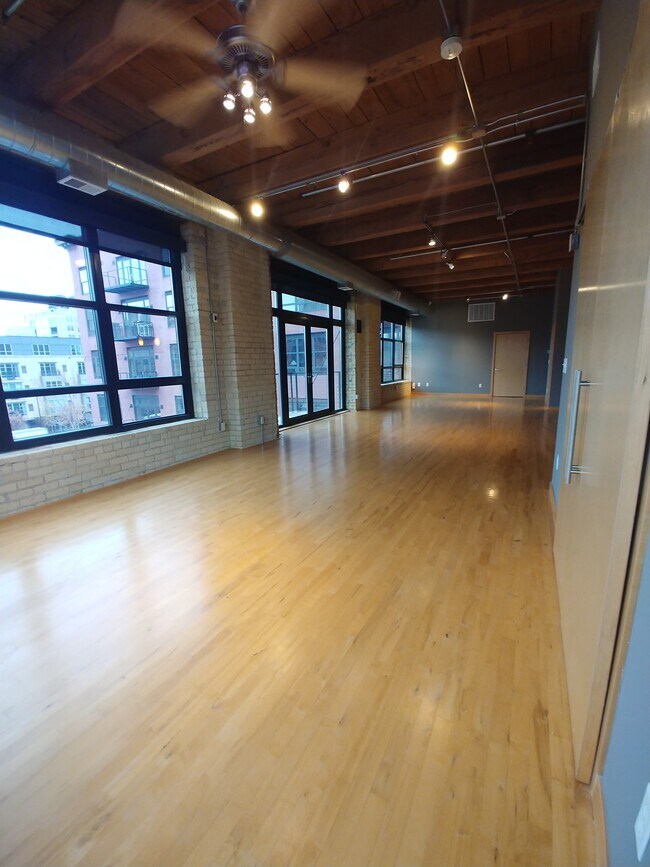 Building Photo - 607 Washington Ave S
