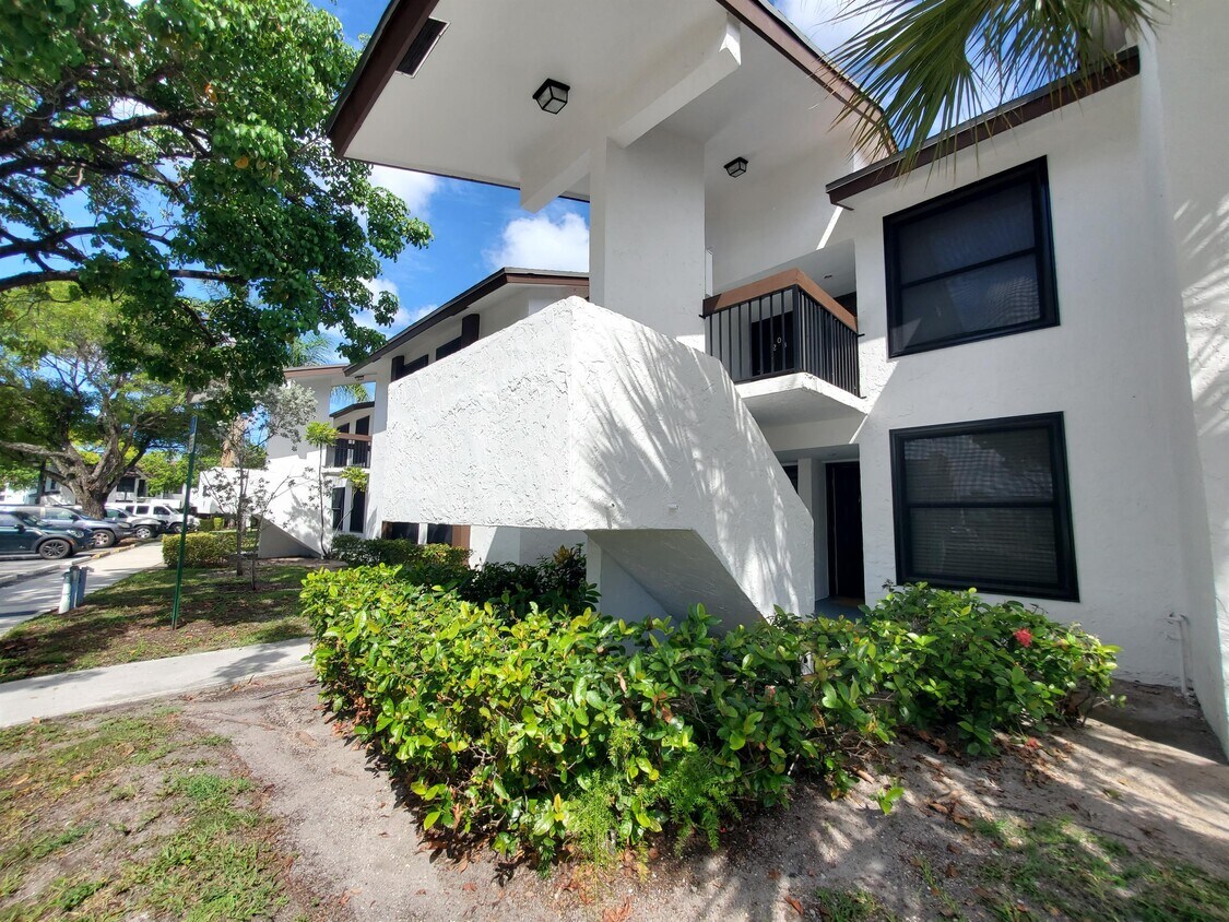 207 Lake Pointe Dr, Oakland Park, FL 33309 Townhome Rentals in