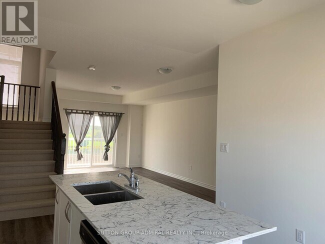 Photo du bâtiment - 81 Sandhill Crane Dr