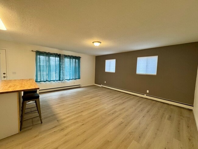 Building Photo - 136 Trumpeter Ave