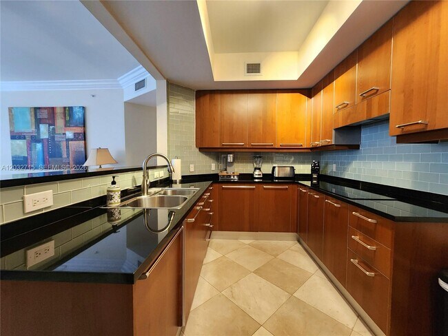 Foto del edificio - 3101 S Ocean Dr