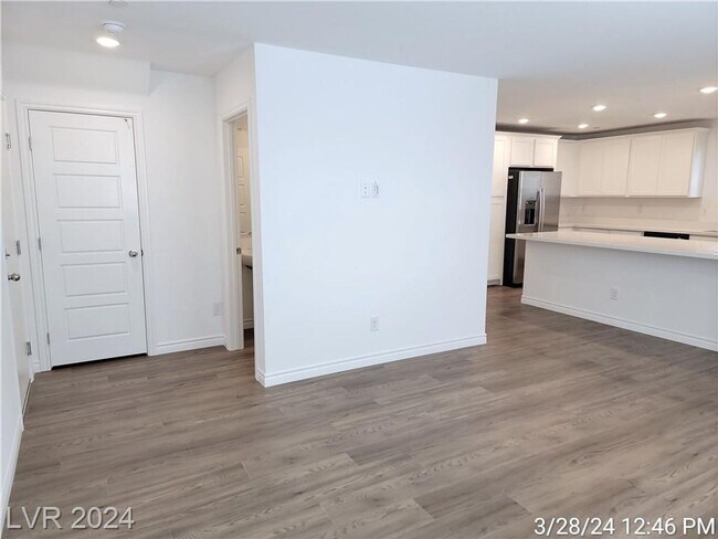 Building Photo - BRAND NEW 4 BED, 2.5 BATH TOWNHOME IN NW L...