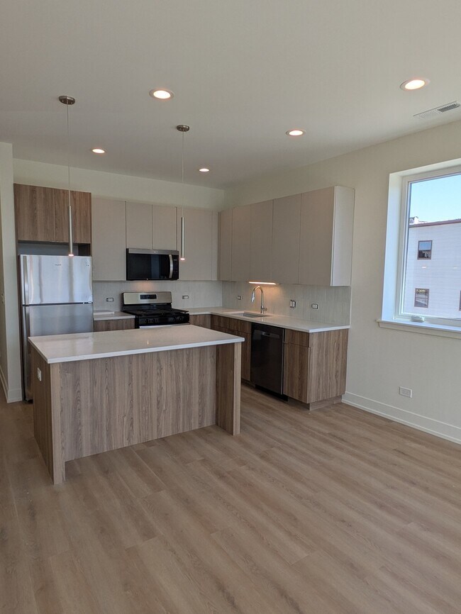 Foto del edificio - 4740 W Addison St