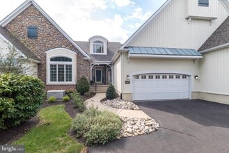 Building Photo - 5812 Hickory Hollow Ln