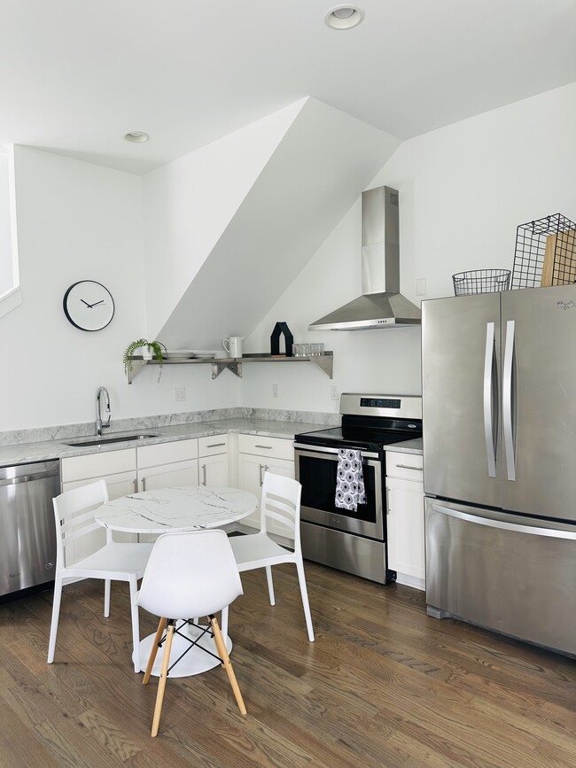 kitchen - 1056 2nd Ave S