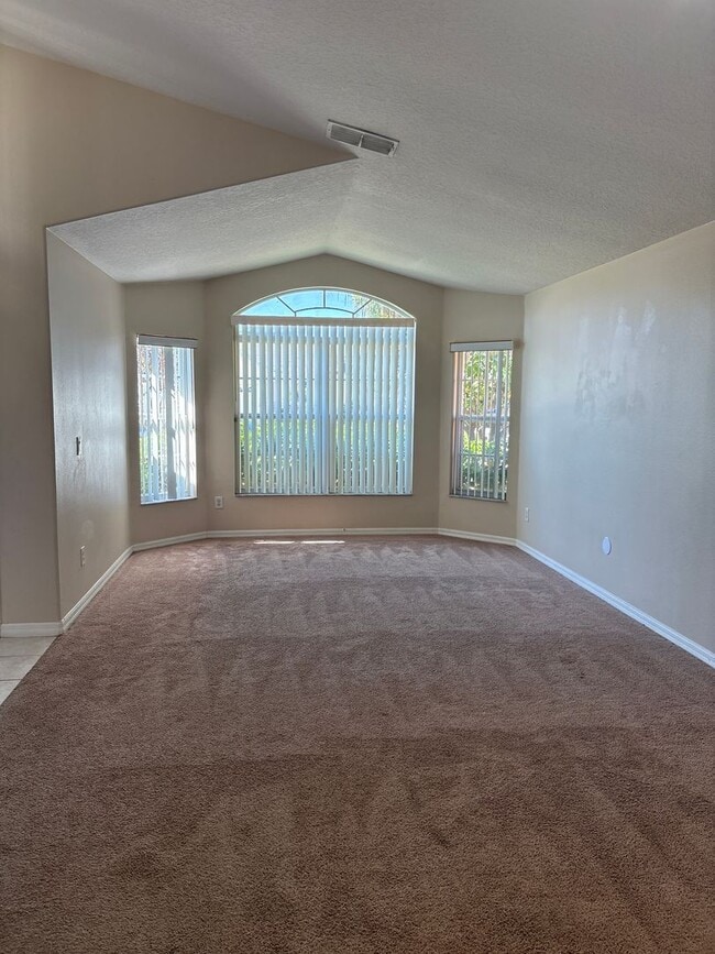 Foto del edificio - Spacious 4-Bedroom, 2-Bathroom Single-Family Home  (Near Central Florida Parkway)