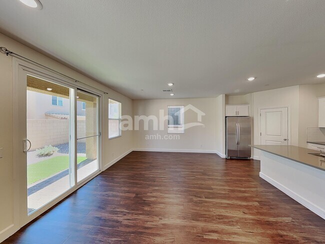Foto del edificio - 290 Austin Bellerose Pl