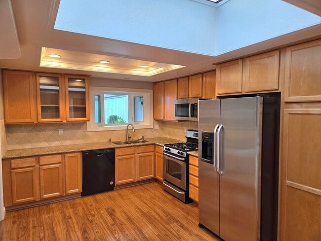Building Photo - Spacious 3 bedroom 2 bath townhome for rent in Crow Canyon Country Club