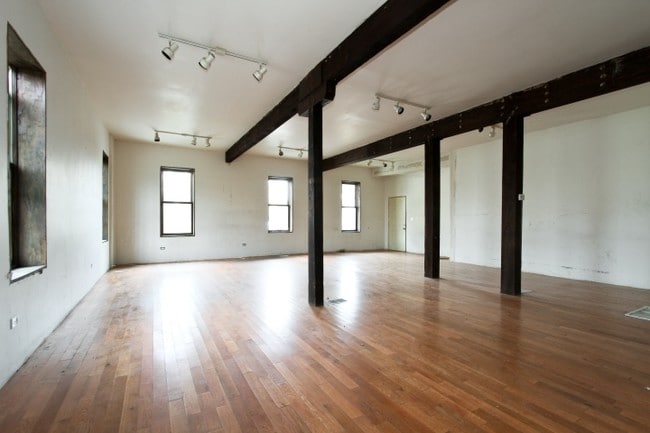 Building Photo - 9138-9140 S Baltimore Ave