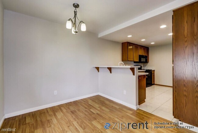 Building Photo - 701 Devonwood