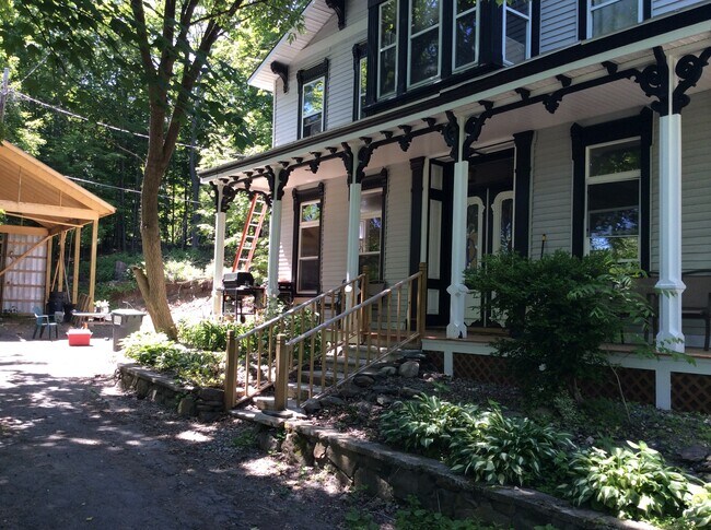 Foto del edificio - 20 Springbrook Rd
