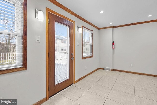Building Photo - 10779 Helmer Dr