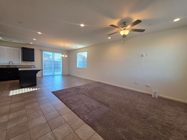 Building Photo - Newer 3 Bedroom 2 Bathroom in Tulare! $300 off First Month's Rent!!!