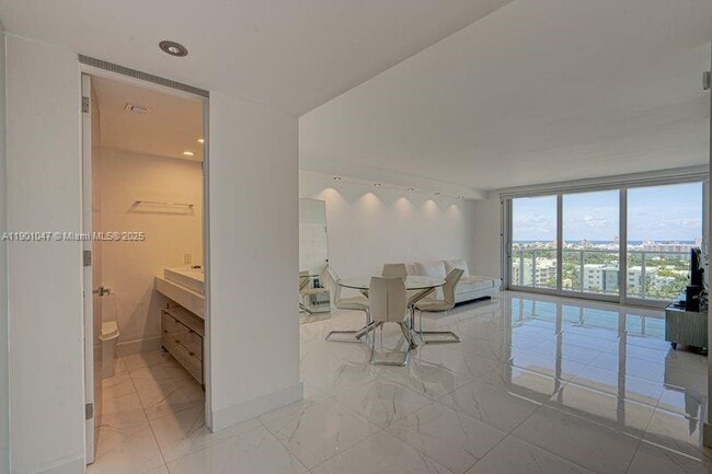 Building Photo - 1000 West Ave