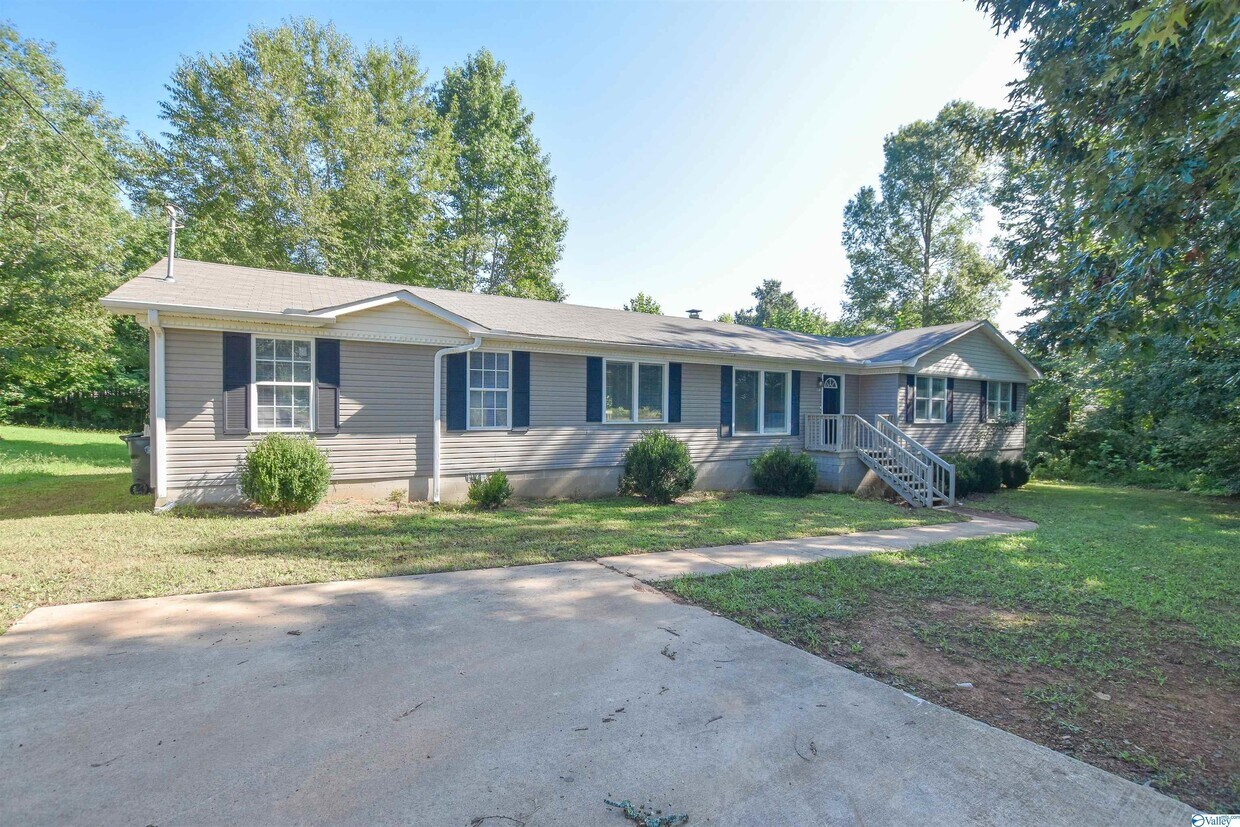 981 McKee Rd, Toney, AL 35773 House Rental in Toney, AL