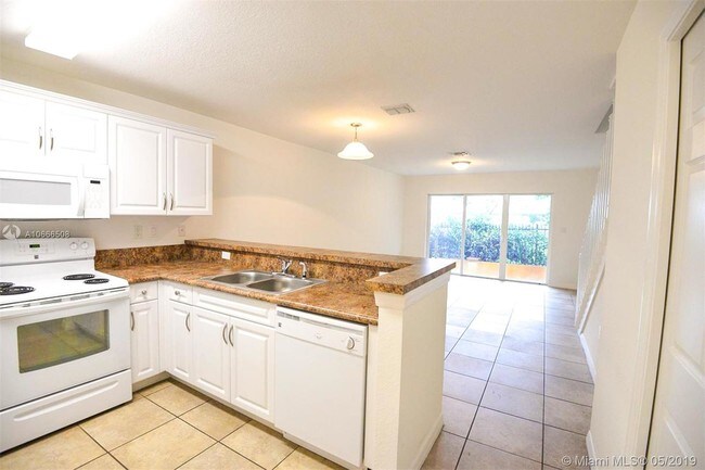 Building Photo - 4018 Oak Landing Dr