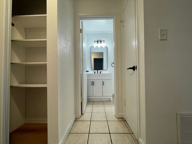 Foto del edificio - 2858 Gavilan Dr