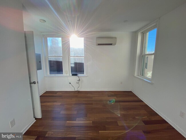 Foto del edificio - 2442 Cedar St