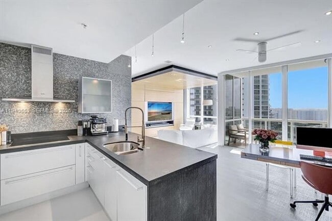 Building Photo - 18201 Collins Ave