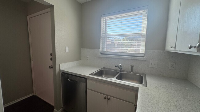 Foto del edificio - 3813 Coates Cir
