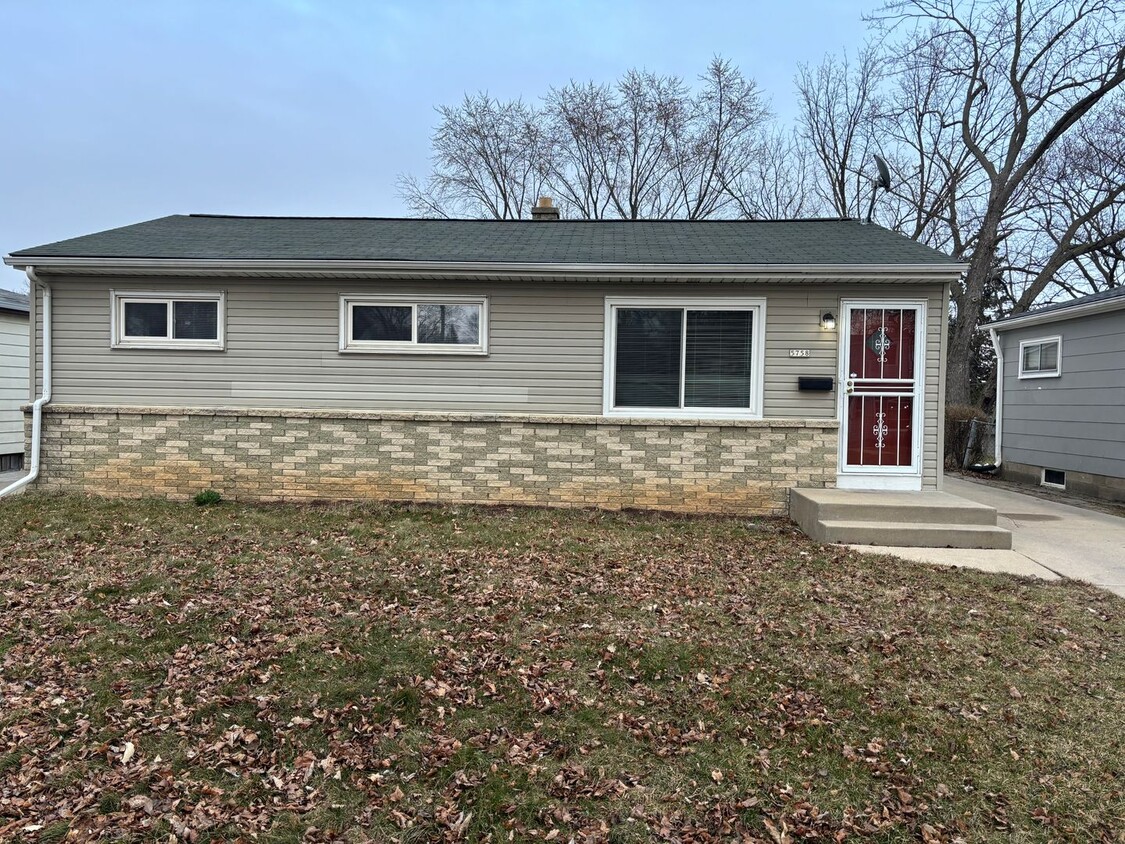 Primary Photo - Single Family 3 Bedroom Home