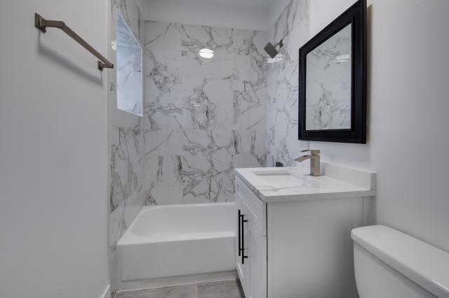 Building Photo - 2 bedroom in Chicago IL 60647