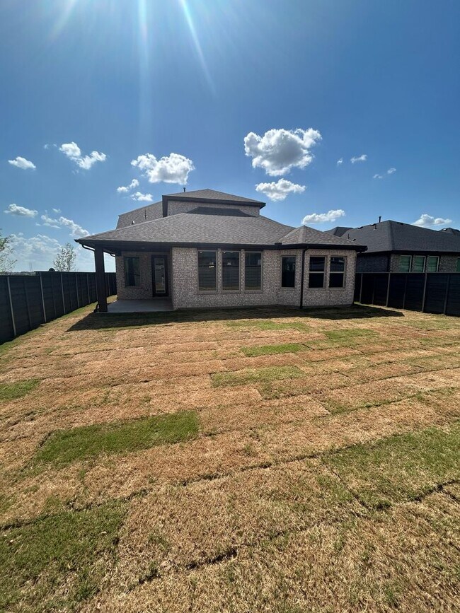 Building Photo - 7100 Dragonfly Ln