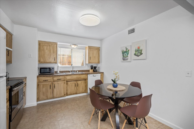 Building Photo - 4225 Parkwood Ct