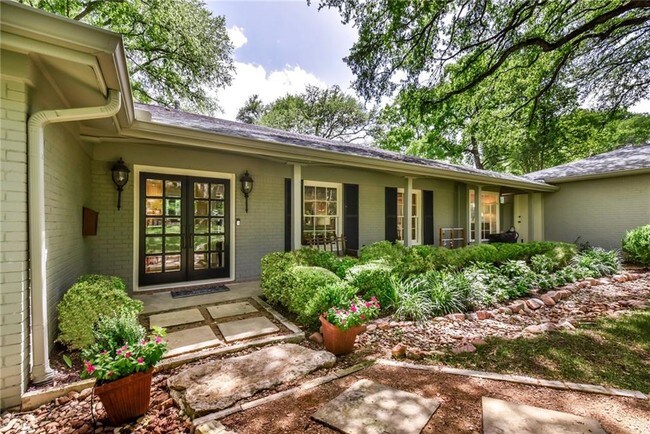 Foto del edificio - 3411 Foothill Terrace