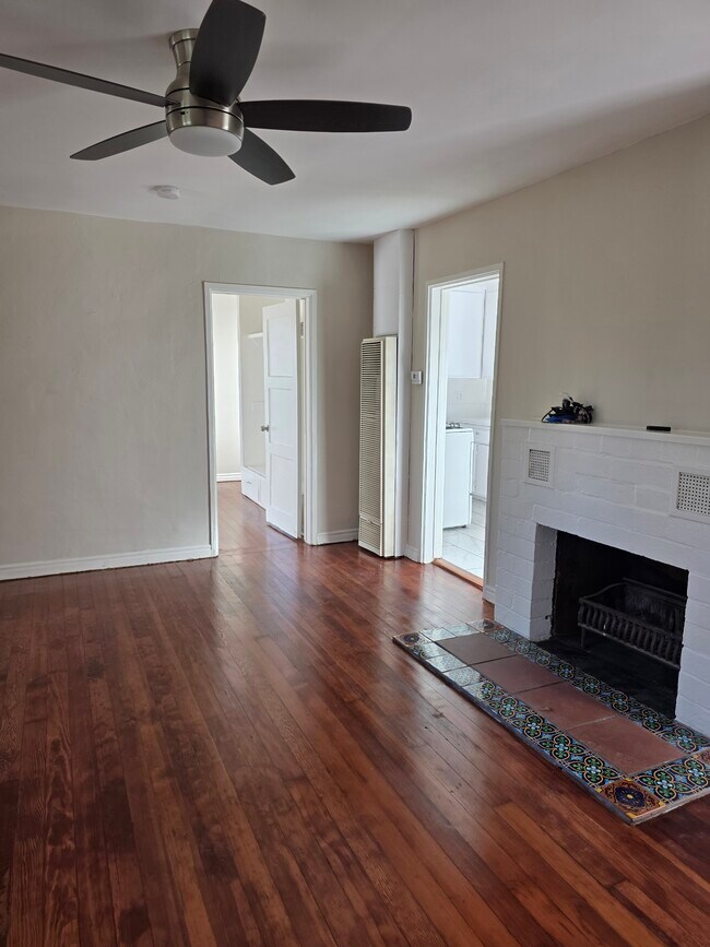 sala de estar - 1443 E Maple St