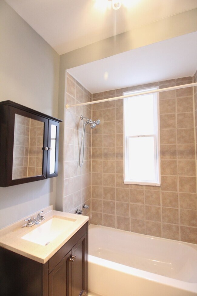 Foto del edificio - 2927 N Lawndale Ave