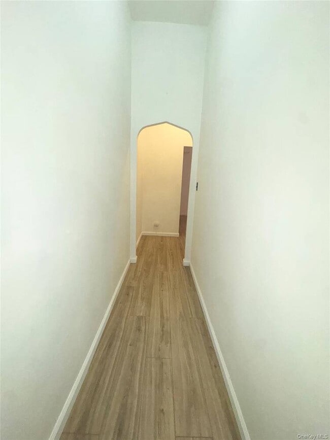 Foto del edificio - 238-03 Braddock Ave