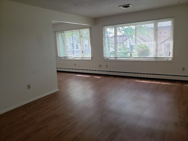 Building Photo - 420 W 24th St