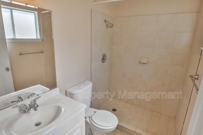 Foto del edificio - 5847 Cliffmont Dr