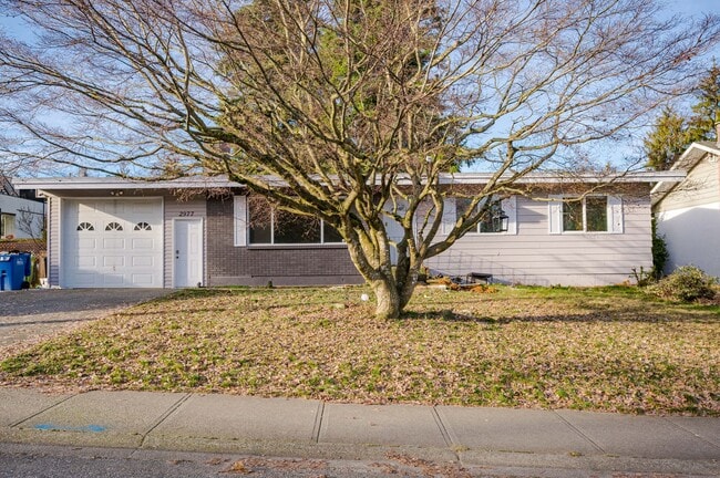 Building Photo - 3 bedroom upper for rent