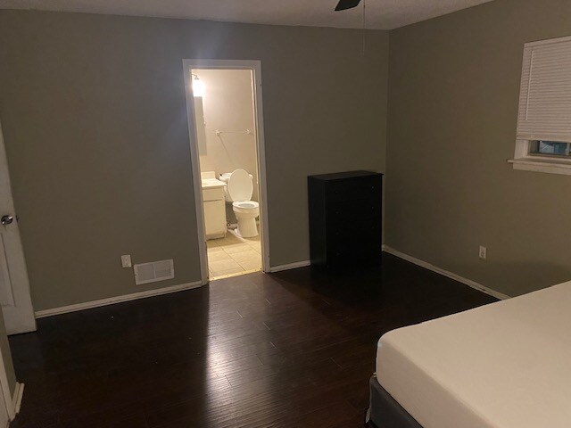 Foto del edificio - 6751 Londonderry Way