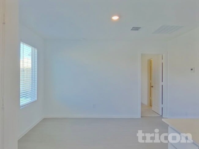 Foto del edificio - 10704 Dusty Rnch Rd