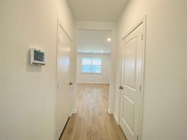 Building Photo - 432 Brody Ln