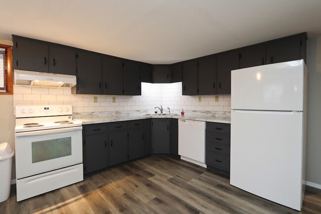 Building Photo - 322 Maple Dr