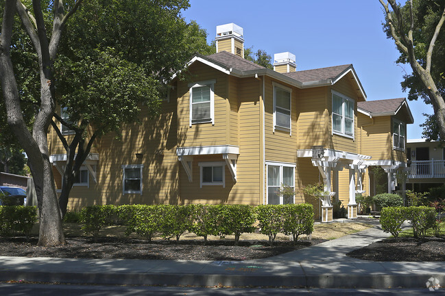 Building Photo - Willow Court