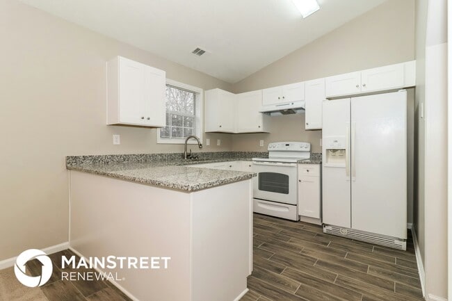 Building Photo - 2401 Bethune Cir